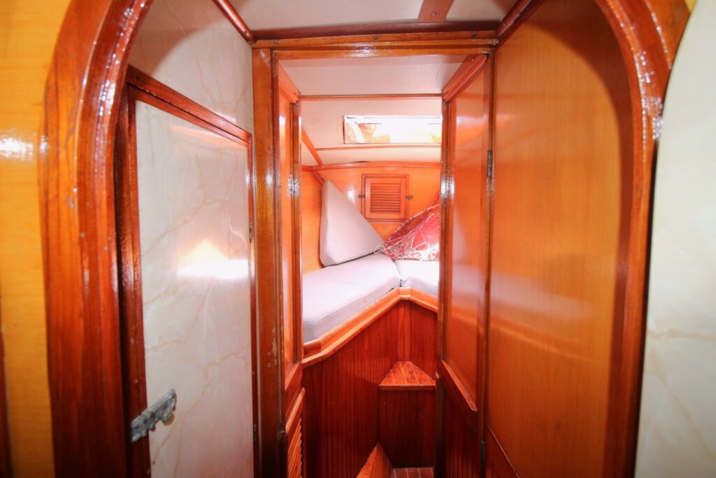 MON37-0556p
