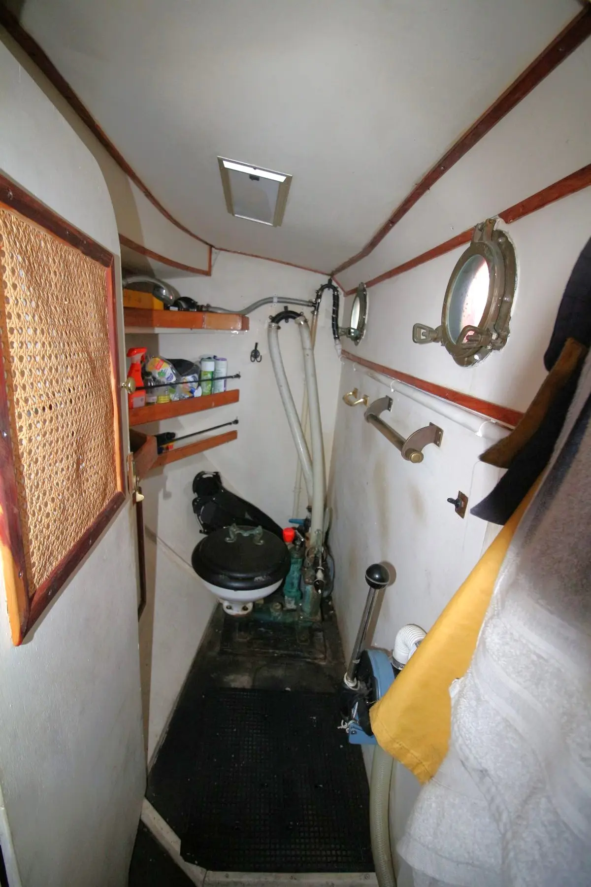 MON43-0587va